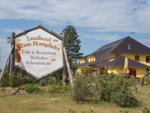ריבניץ-דאמגארטן Landhotel Zum Honigdieb מראה חיצוני תמונה
